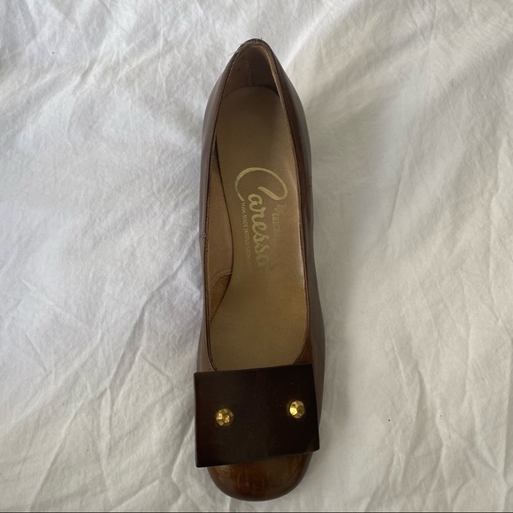 Vintage tan leather low block heel with gold embellishments - Picture 5 of 5